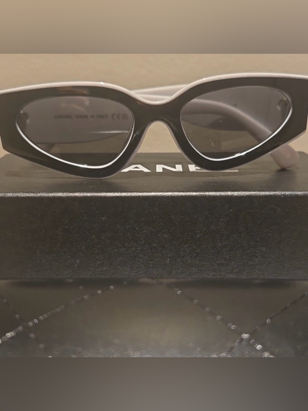 CHANEL Black & White Retro Cat-Eye Sunglasses - Picture 2 of 6